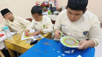 Siswa Kelas 6 SD Muhammadiyah Palur Hasilkan Kipas Dekoratif