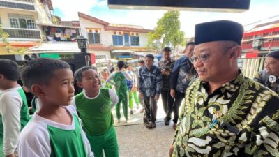 Anak-Anak MI Terpesona Saat Bertemu Om Menteri di Toraja Utara